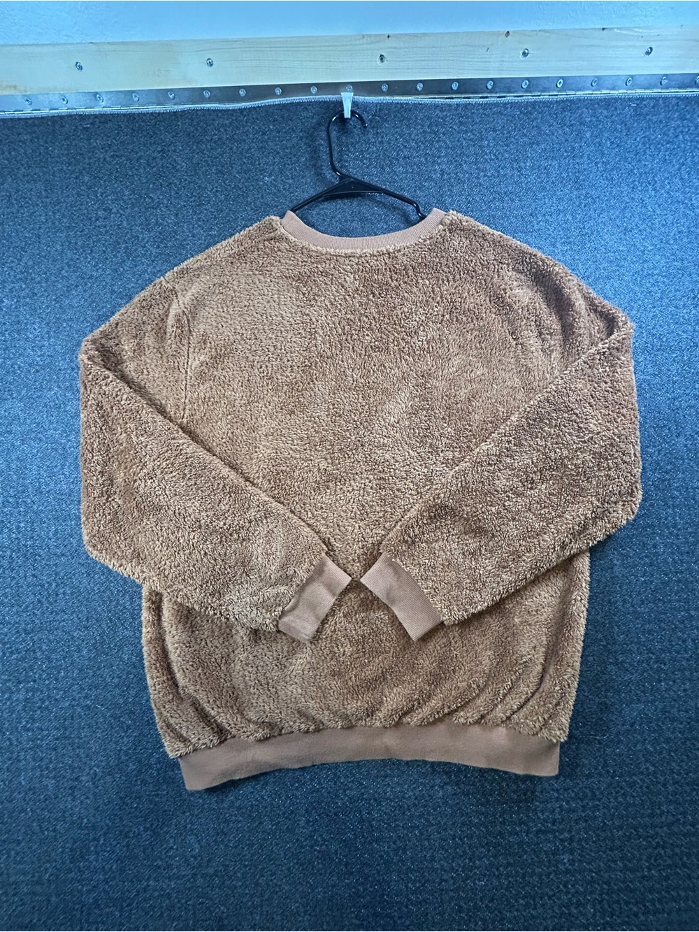 UGG Brown Sherpa Crewneck Pullover Fuzzy With Logo Size Medium - Picture 7 of 8
